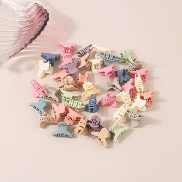 Wholesale Plastic And Resin Handmade Women's Hair Claw Clips With Cat's Eye And Flower Design