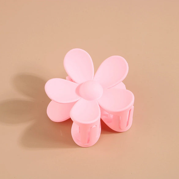 Wholesale Plastic Resin Petal Flower Hair Clips For Women Fashion Ol Style With Baking Paint Treatment