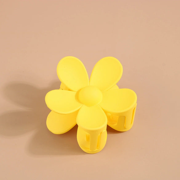 Wholesale Plastic Resin Petal Flower Hair Clips For Women Fashion Ol Style With Baking Paint Treatment