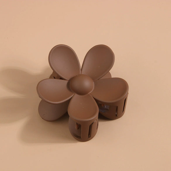 Wholesale Plastic Resin Petal Flower Hair Clips For Women Fashion Ol Style With Baking Paint Treatment