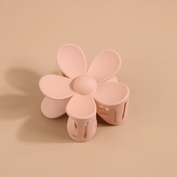 Wholesale Plastic Resin Petal Flower Hair Clips For Women Fashion Ol Style With Baking Paint Treatment