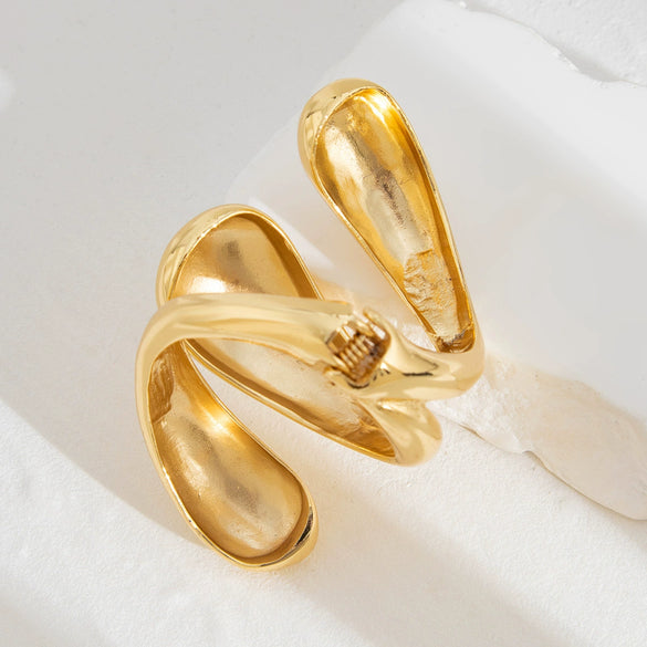 Wholesale Platinum Exaggerated Smooth Hug Water Drop Spring Bracelet For Women With Geometric Style And Electroplating Treatment