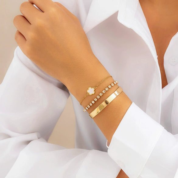 Wholesale Punk Rhinestone Alloy Five Leaf Clover Geometric Electroplated Women's Bracelet