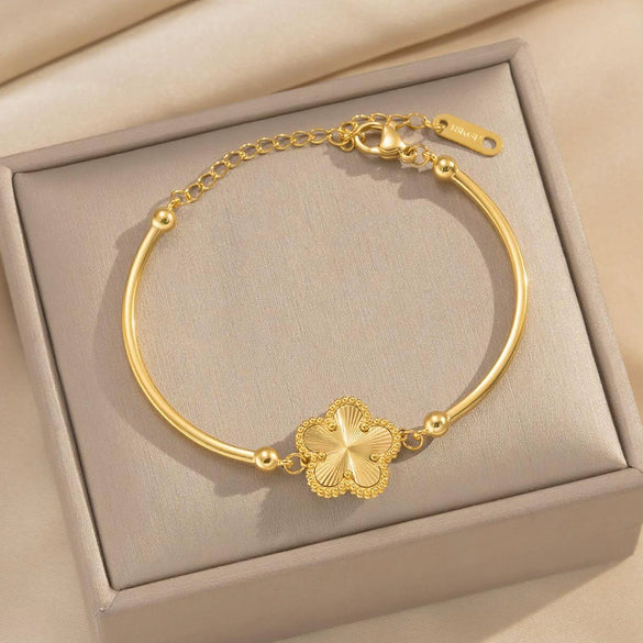 Wholesale Real Gold Electroplated Flower Titanium Steel Bracelet For Women And Unisex Light Luxury Fashion Accessory