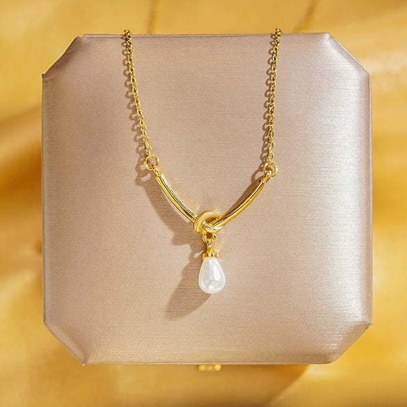Wholesale Real Gold Electroplated Geometric Pattern Titanium Steel And Copper Necklace With Zircon And Pearl For Women Elegant Light Luxury Jewelry