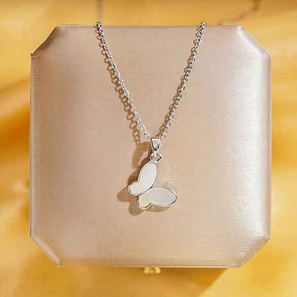 Wholesale Real Gold Electroplated Geometric Pattern Titanium Steel And Copper Necklace With Zircon And Pearl For Women Elegant Light Luxury Jewelry