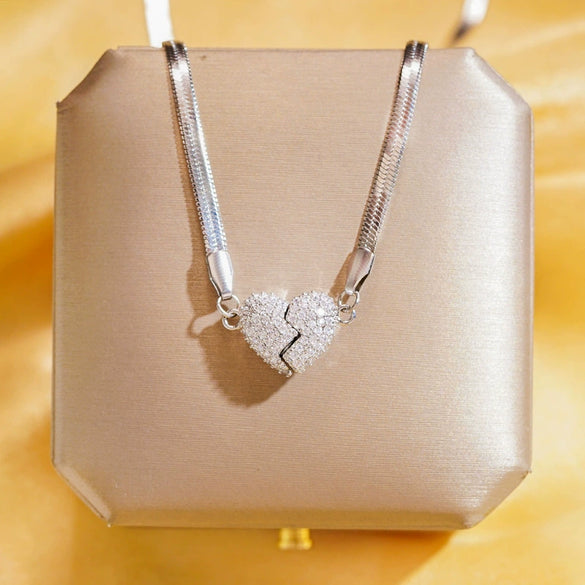 Wholesale Real Gold Electroplated Geometric Pattern Titanium Steel And Copper Necklace With Zircon And Pearl For Women Elegant Light Luxury Jewelry