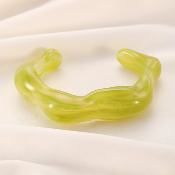Wholesale Resin Geometric Asymmetrical Open Bracelet For Women Environmentalfriendly Retro Exaggerated Simple Elegant Highend Versatile