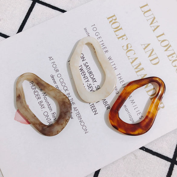 Wholesale Resin Plastic Fashionable Cut Out Asymmetrical Water Drop Earrings Jewelry Accessories