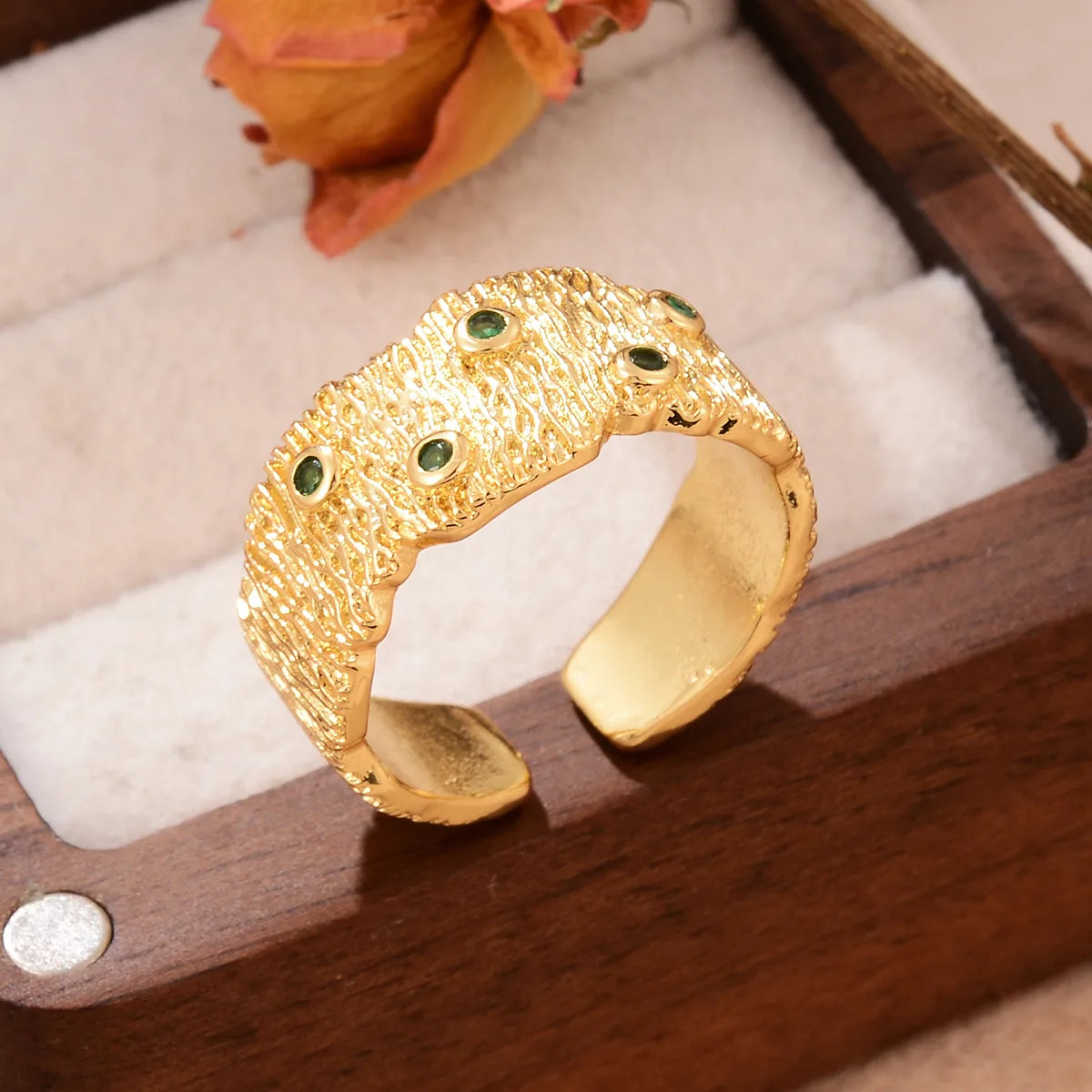 Wholesale Retro C Shape Square Oval Copper Shiny Metallic Round Gold Plated Glass Zircon Open Rings