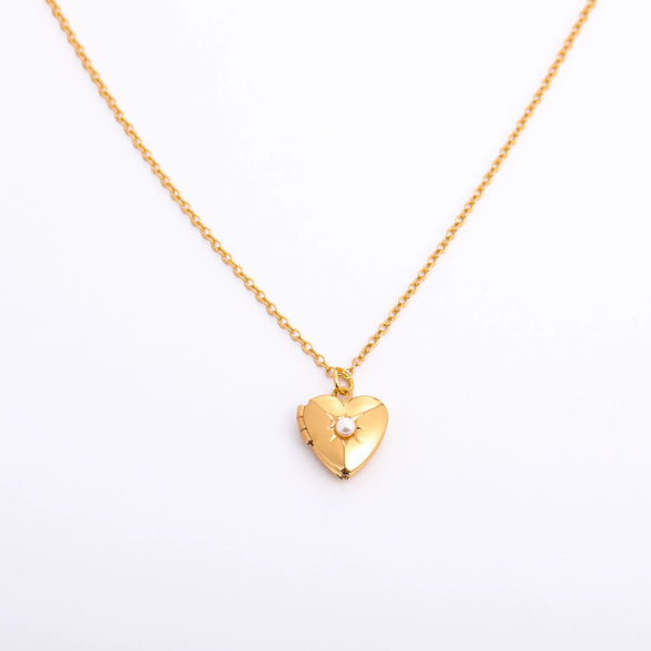 Wholesale Retro Diamond Heartshaped Titanium Steel And Copper Necklace For Women