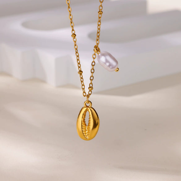 Wholesale Retro Elegant Ocean Style Pearl Shell Koi Conch Pendant Necklace For Women With Gold Plated Titanium Steel And O Word Chain Featuring Animal Zodiac Patterns