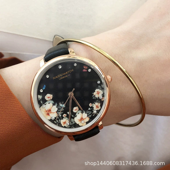 Wholesale Retro Fashion Simple Quartz Watch For Men And Women Silicone Case Imitation Leather Strap Round Dial