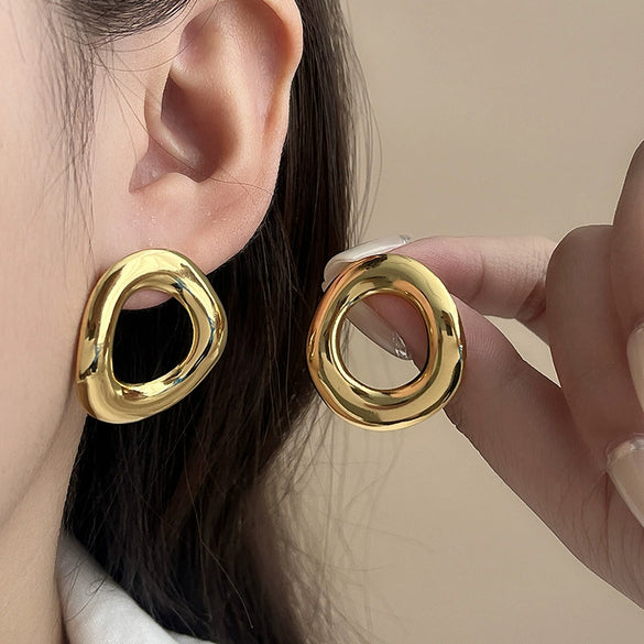 Wholesale Retro Geometric Irregular Round Hollow Stud Earrings In Titanium Steel With Electroplating For Women