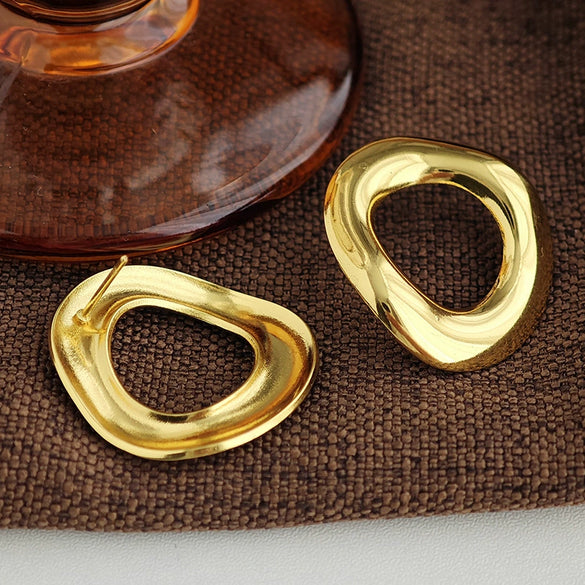 Wholesale Retro Geometric Irregular Round Hollow Stud Earrings In Titanium Steel With Electroplating For Women