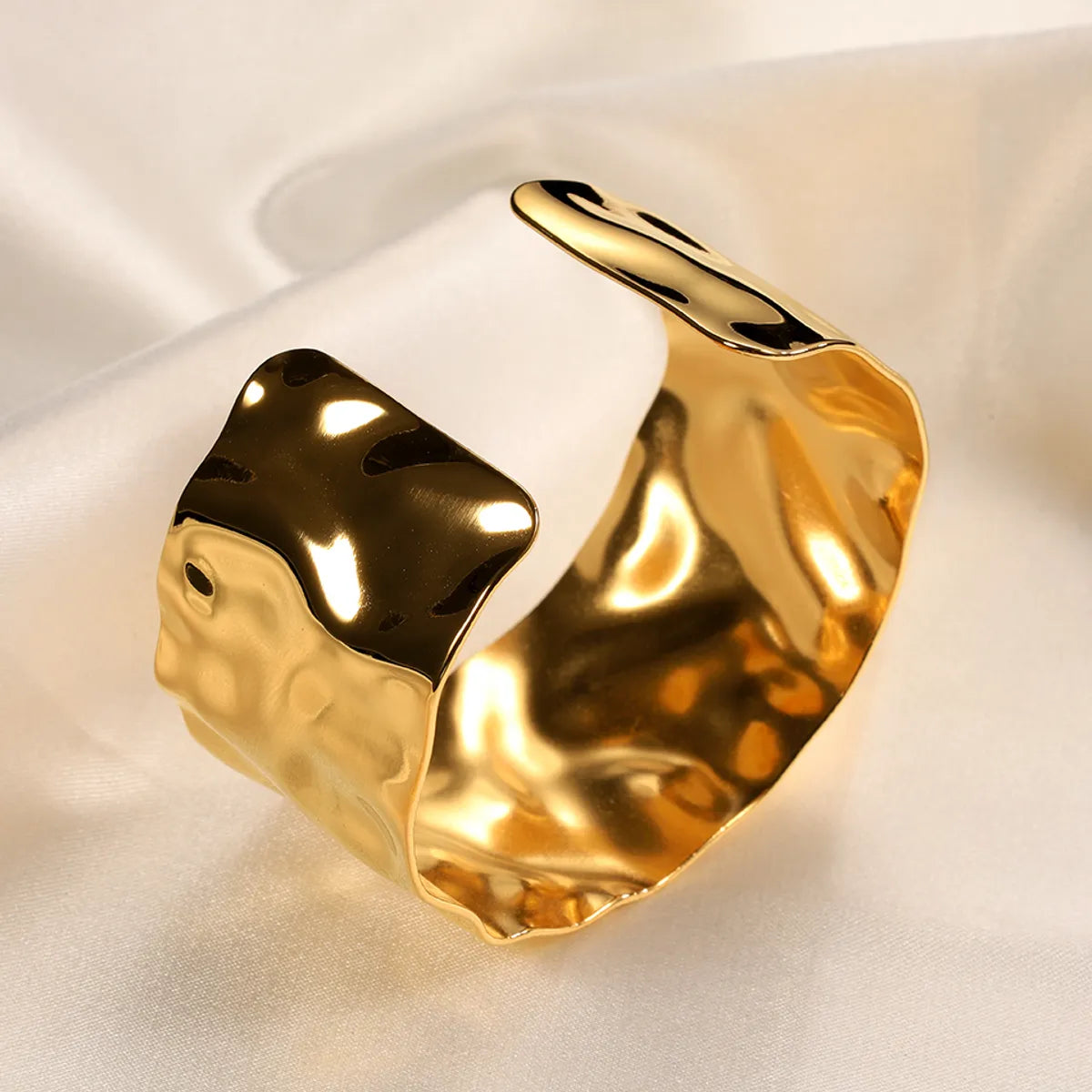 Retro Geometric Stainless Steel Plating 18k Gold Plated Bangle