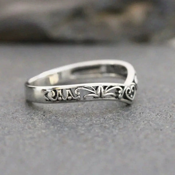 Wholesale Retro Hollow Women's Rings Copper Heart Geometric Antique Silver Electroplated
