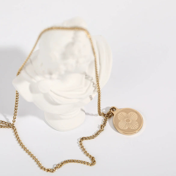 Wholesale Retro Long Sweatshirt Chain Sweater Chain With Four Leaf Clover Pendant Necklace Titanium Steel Electroplating Flower Pattern