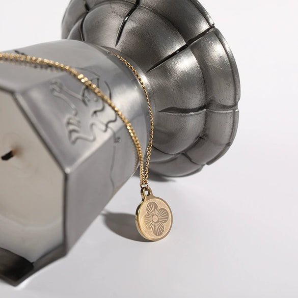 Wholesale Retro Long Sweatshirt Chain Sweater Chain With Four Leaf Clover Pendant Necklace Titanium Steel Electroplating Flower Pattern