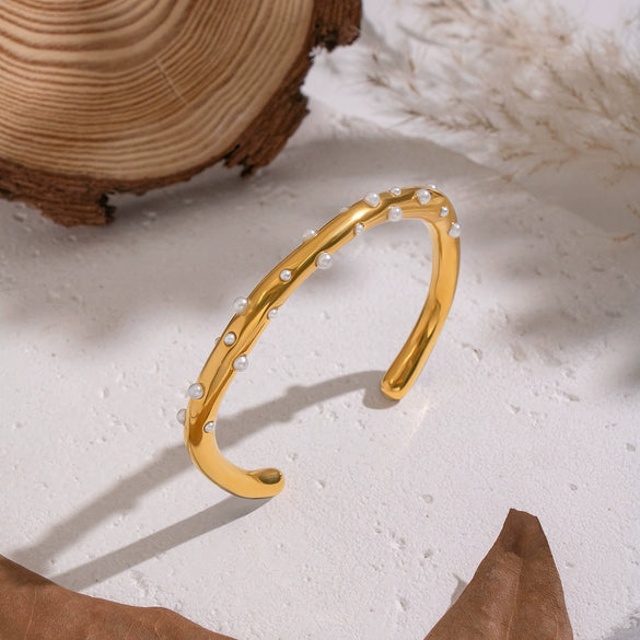 Wholesale Retro Minimalist Inlaid Pearl Irregular Arc Opening Stainless Steel Bracelet With Pvd Furnace Vacuum Real Gold Plating