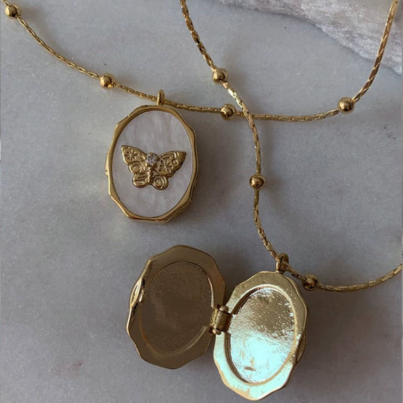 Wholesale Retro Openable Photo Album Necklace With Butterfly Shell Design Copper Electroplated Ochain Unisex