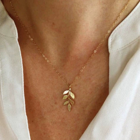 Wholesale Retro Simple Leaf Long Necklace For Women Alloy Material With Electroplating Treatment Water Wave Chain