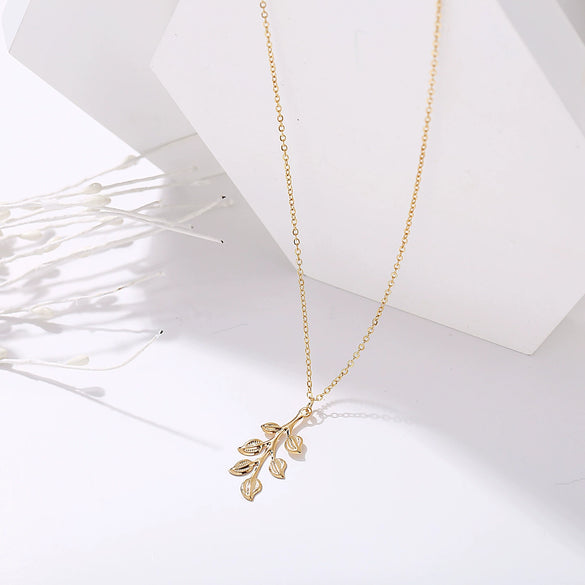Wholesale Retro Simple Leaf Long Necklace For Women Alloy Material With Electroplating Treatment Water Wave Chain