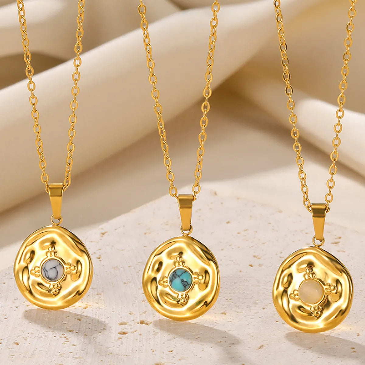 Wholesale Retro Simple Style Round Stainless Steel Plating Inlay 18k Gold Plated Turquoise Pendant Necklace