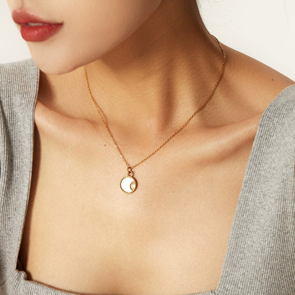 Wholesale Retro Stainless Steel Oval Shell Sun Moon Pendant Necklace With 18K Gold Plated Electroplating