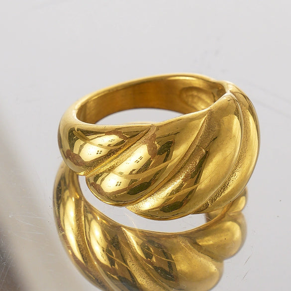 Wholesale Ring Stainless Steel Geometric Electroplated Real Gold Nonfading Horn Design Fashionable