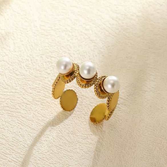 Wholesale Ring Stainless Steel Imitation Pearl Butterfly Hollow Electroplated Heart Shape Cartoon Characters French Retro Style