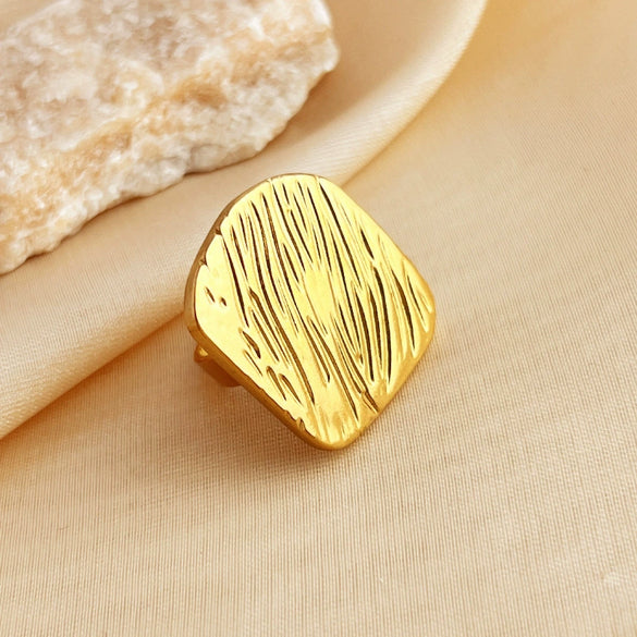 Wholesale Rings Titanium Steel And Stainless Steel With Pleated Texture And Heart Shape Electroplated For Women And Unisex