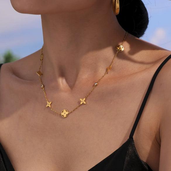 Wholesale Round Bead Zircon Hollow Lucky Fourleaf Flower Overlapped Necklace In Stainless Steel And Titanium Steel With Geometric Pattern And Electroplating For Women