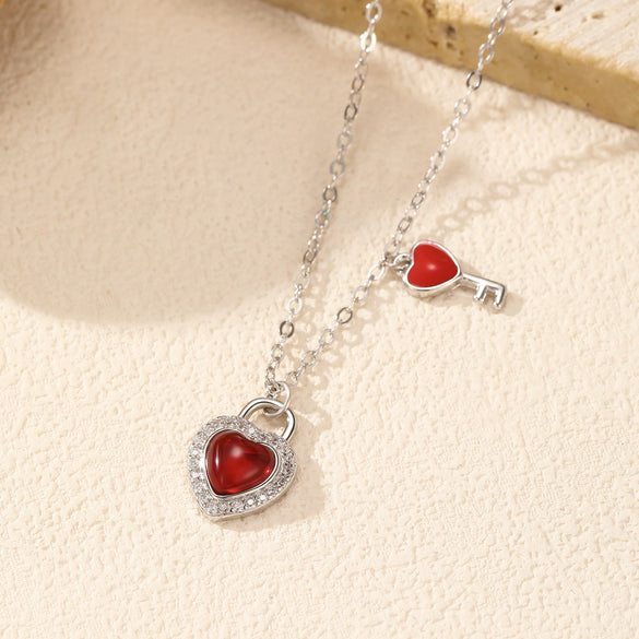 Wholesale S925 Silver Heart Shape Sweet Conscious Lock Pendant Necklace For Women Set With Diamonds