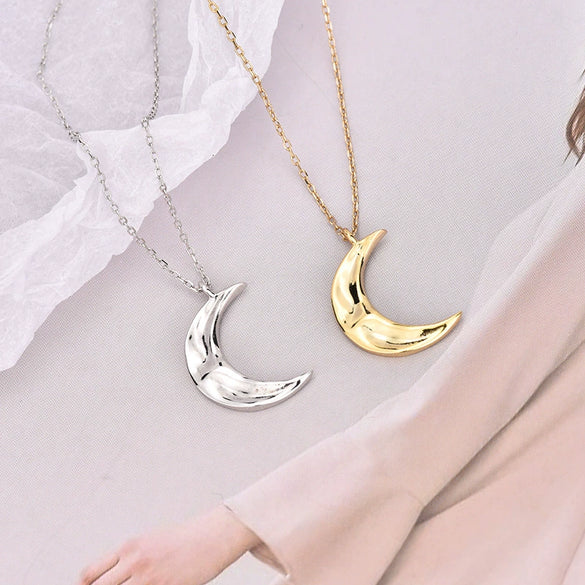 Wholesale S925 Silver Moon Pendant Clavicle Necklace With Electroplating