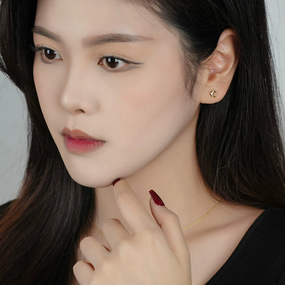 Wholesale S925 Silver Niche Geometric Crescent Stud Earrings For Women With Electroplating