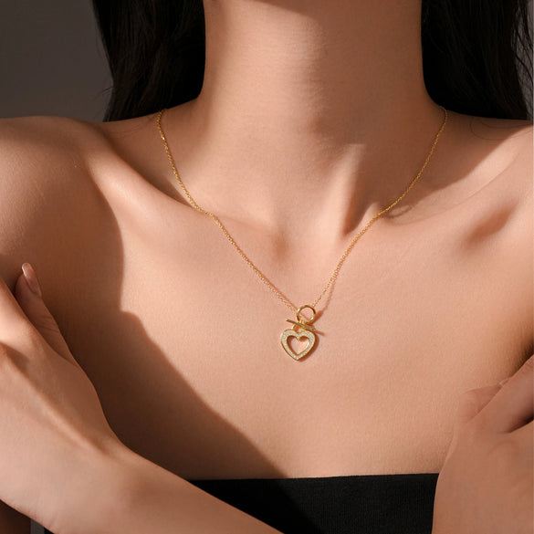 Wholesale S925 Sterling Silver Cut Out Heart Necklace With Ot Buckle Electroplated In Platinum Or 18K Gold For Women Simple High End Clavicle Chain Jewelry