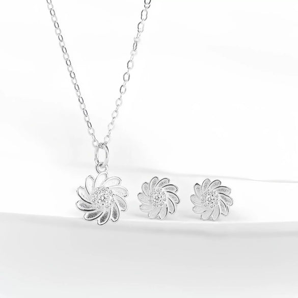 Wholesale S925 Sterling Silver Daisy Flower Necklace Simple Fashion Small Fresh Style