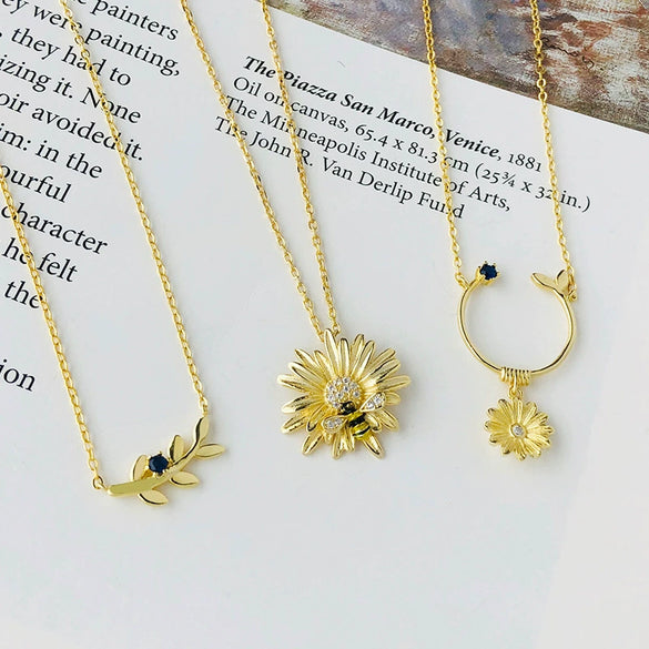 Wholesale S925 Sterling Silver Flower Pendant Necklace With Cross Chain Electroplated Original Design For Women
