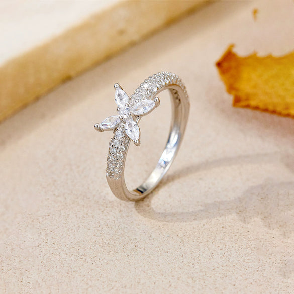 Wholesale S925 Sterling Silver Fourleaf Clover Ring Electroplated With Platinum Or 18K Gold Inlaid With Zircon Geometric Style Women's And Unisex Ring