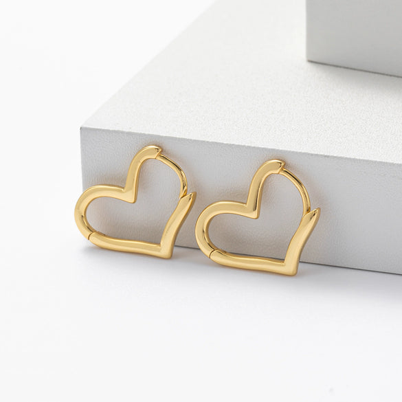 Wholesale S925 Sterling Silver Heart Shaped Simple Style Electroplated Earrings For Women