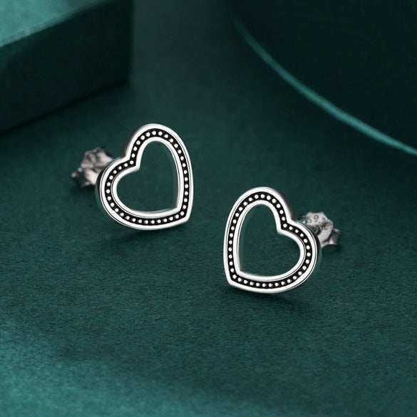 Wholesale S925 Sterling Silver Heartshaped Earrings Original Design Niche Fashion Simple Sweet Love Style