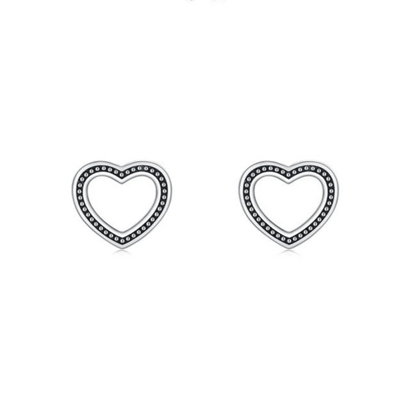 Wholesale S925 Sterling Silver Heartshaped Earrings Original Design Niche Fashion Simple Sweet Love Style