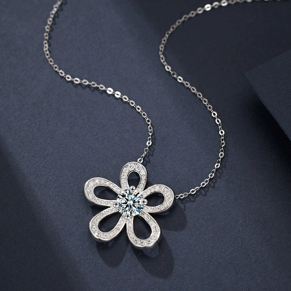 Wholesale S925 Sterling Silver Moissanite Sunflower Light Luxury Style Necklace