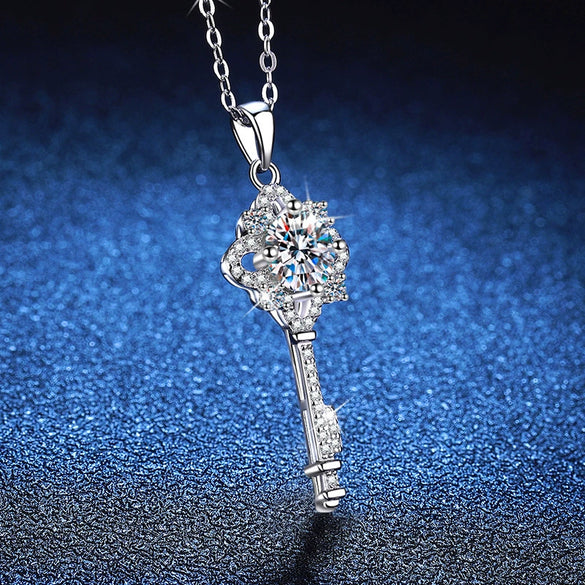 Wholesale S925 Sterling Silver Necklace With Moissanite Four Leaf Clover And Key Pendant Light Luxury Style Diamond Like Design