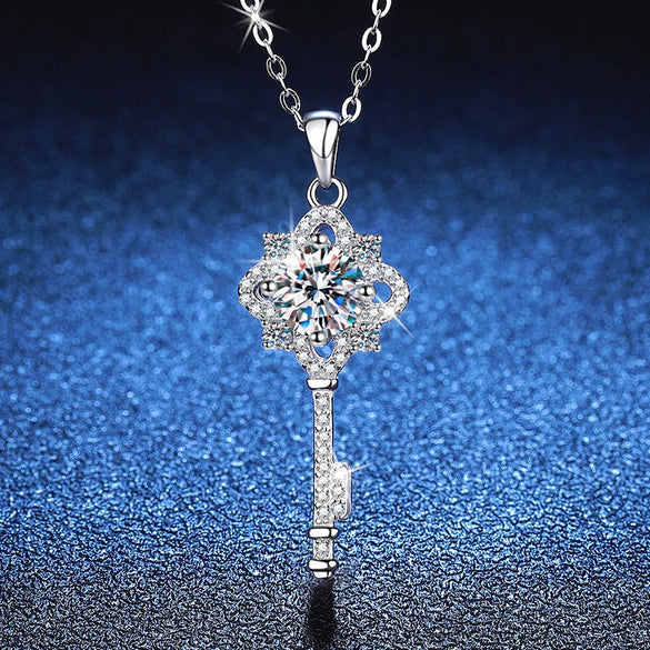 Wholesale S925 Sterling Silver Necklace With Moissanite Four Leaf Clover And Key Pendant Light Luxury Style Diamond Like Design