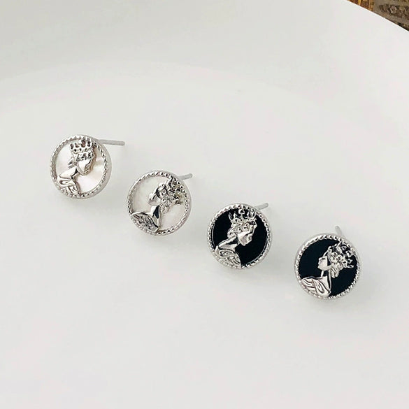 Wholesale S925 Sterling Silver Niche Epoxy Motherofpearl Queen Portrait Cartoon Characters Electroplated Women's Earrings