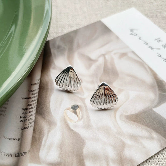 Wholesale S925 Sterling Silver Shell Stud Earrings For Women With Polished Finish And Geometric Style