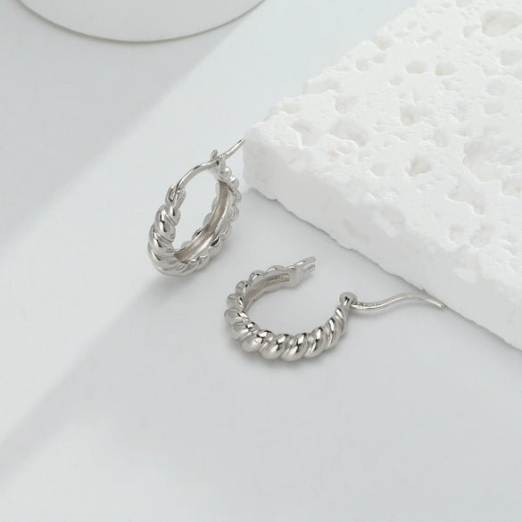 Wholesale S925 Sterling Silver Wave Pattern Twist Half Circle C Shaped Ear Buckle Earrings With Electroplating For Women