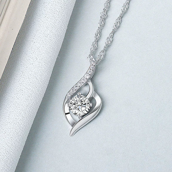Wholesale S925 Sterling Silver Women's Clavicle Chain Pendant Necklace With Electroplating Treatment